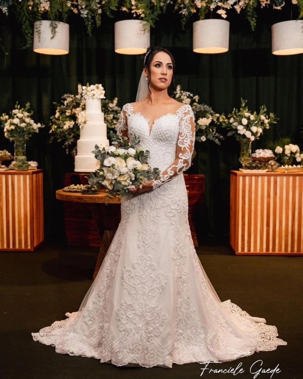 Noiva com vestido sereia de renda